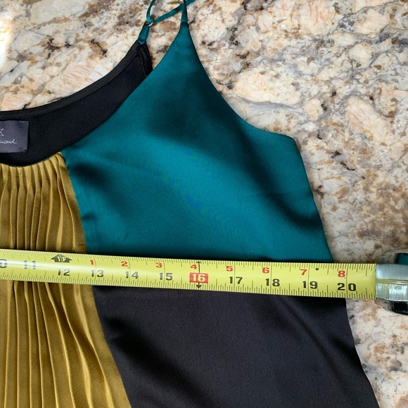 Beautiful cocktail top super silky soft SZ LG spaghetti straps, accordion front - Picture 9 of 10